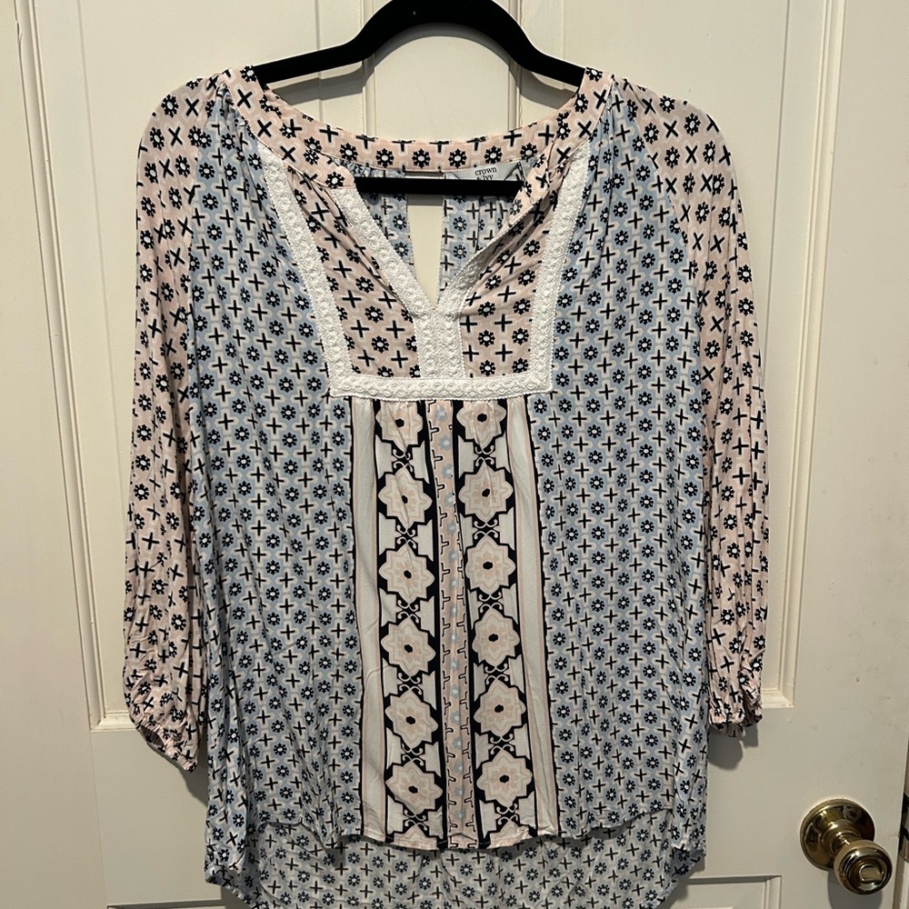 Crown & Ivy Pastel Blouse Large